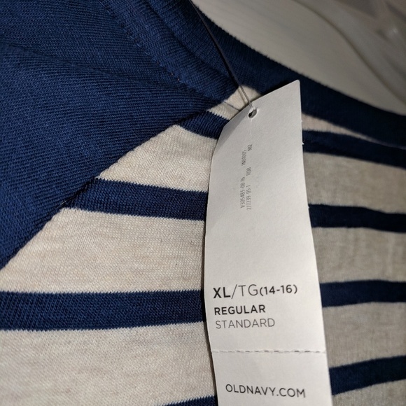 Everyday functional long sleeve T from Old Navy - Picture 3 of 4